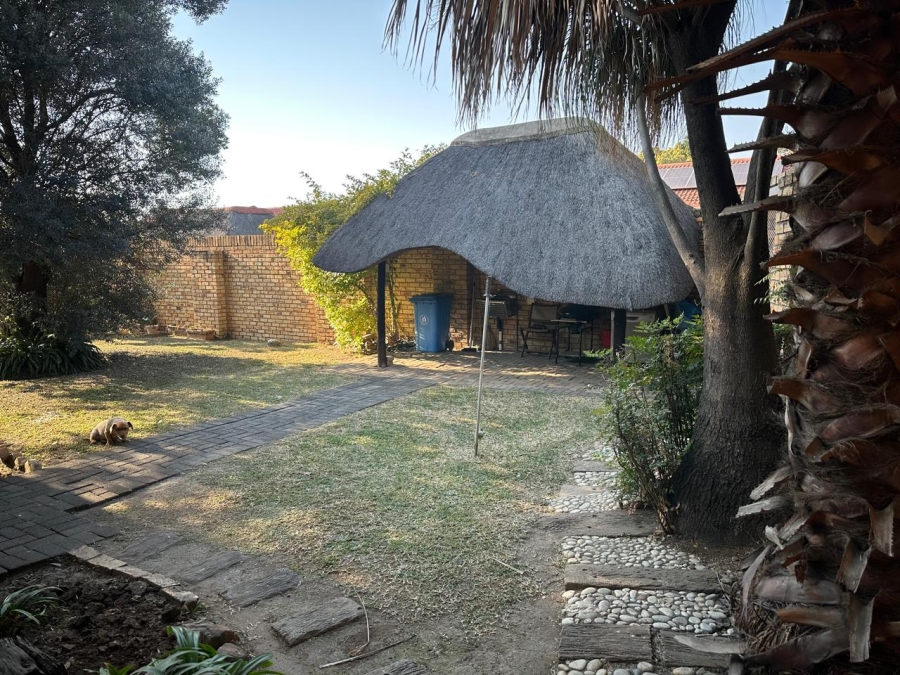 2 Bedroom Property for Sale in Oos Einde North West